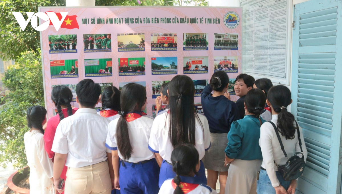 hoi thi ke chuyen ve bac, boi dap ban linh the he tre noi bien gioi an giang hinh anh 3