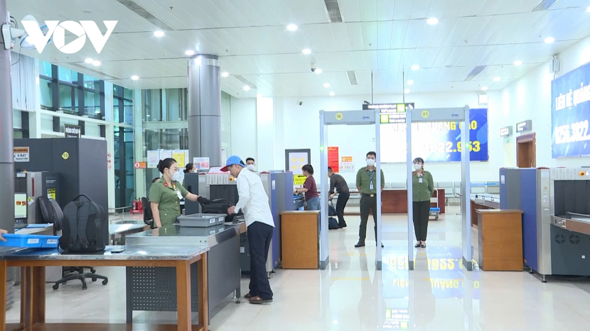 cang hang khong o gia lai huong toi chuyen nghiep, than thien phuc du khach hinh anh 1