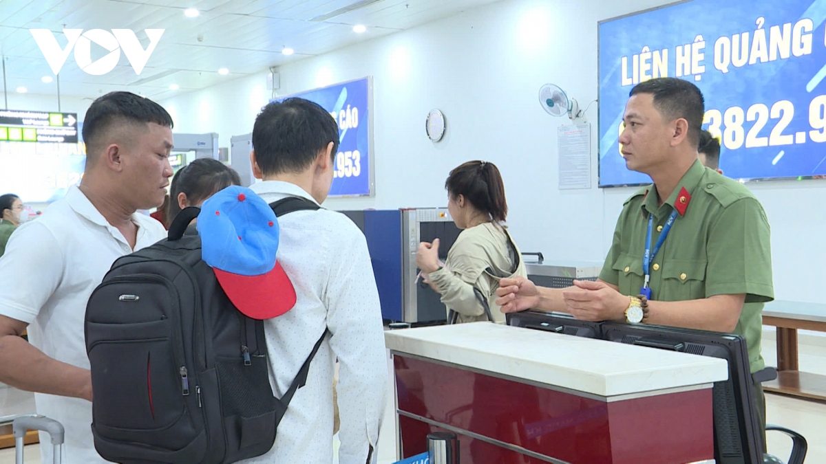 cang hang khong o gia lai huong toi chuyen nghiep, than thien phuc du khach hinh anh 2