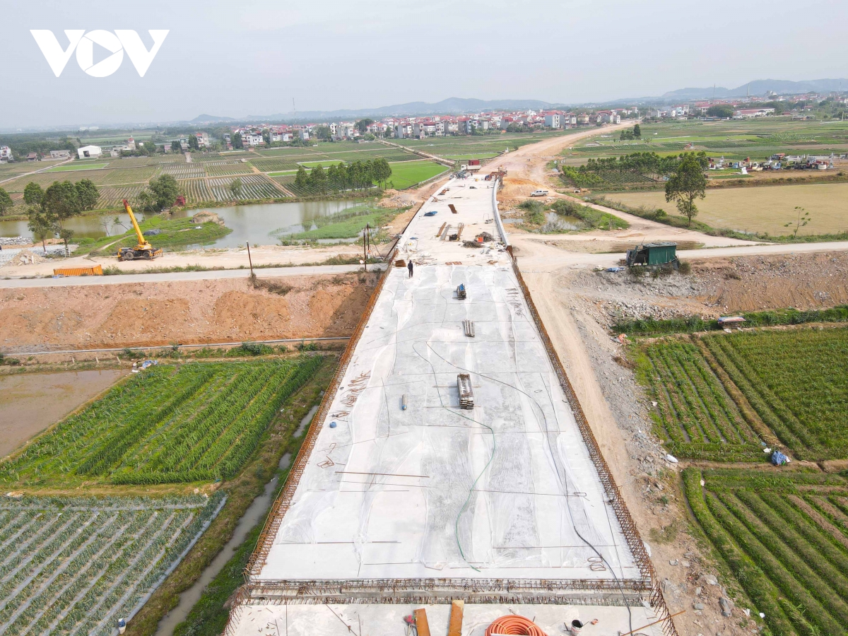 can canh cau cam ly o bac ninh, noi duong bo voi duong sat sap hoan thanh hinh anh 3