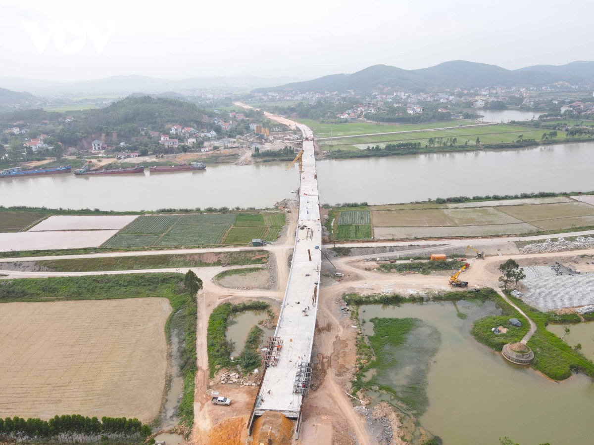 can canh cau cam ly o bac ninh, noi duong bo voi duong sat sap hoan thanh hinh anh 1