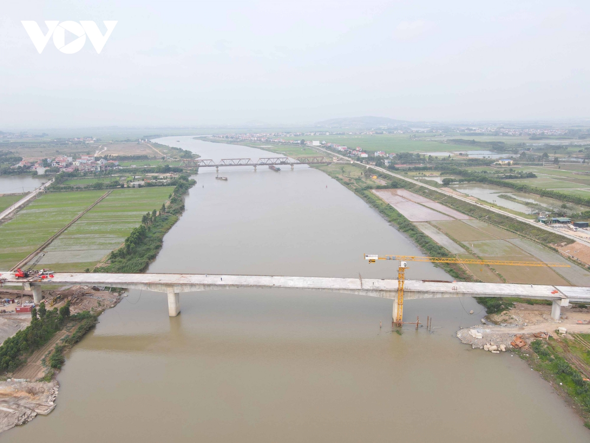 can canh cau cam ly o bac ninh, noi duong bo voi duong sat sap hoan thanh hinh anh 6