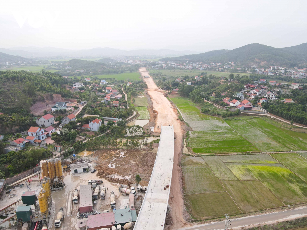 can canh cau cam ly o bac ninh, noi duong bo voi duong sat sap hoan thanh hinh anh 7