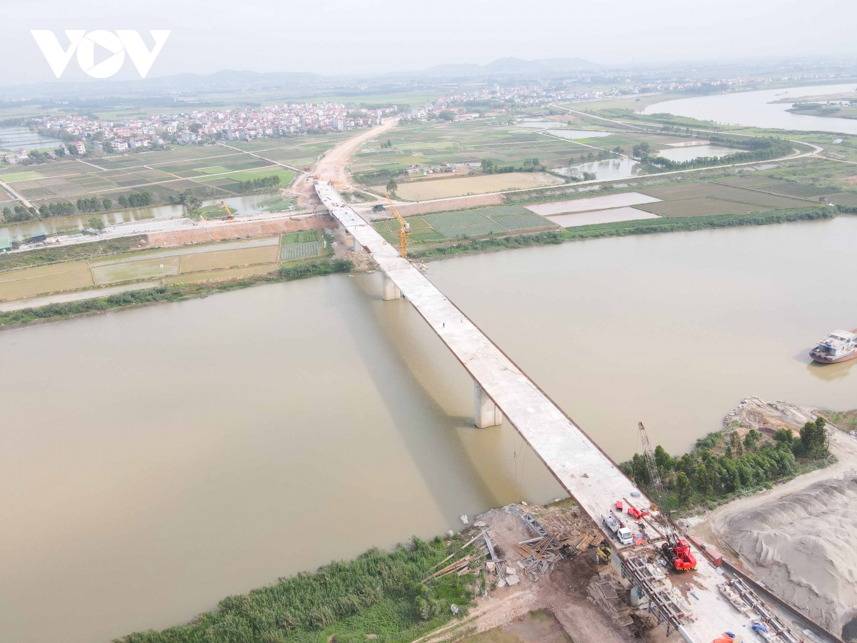 can canh cau cam ly o bac ninh, noi duong bo voi duong sat sap hoan thanh hinh anh 9