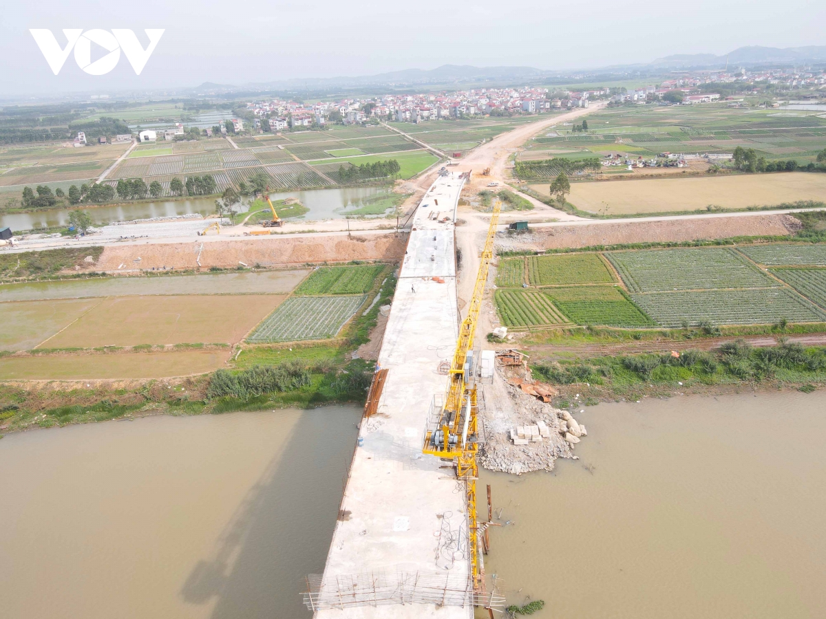 can canh cau cam ly o bac ninh, noi duong bo voi duong sat sap hoan thanh hinh anh 2