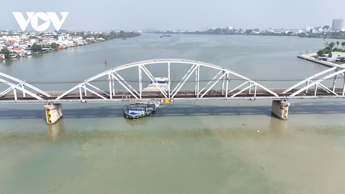 Sà lan tông cầu Ghềnh: Đường sắt Bắc – Nam thiệt hại khoảng 140 tỷ đồng