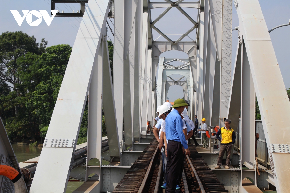 Bộ Xây dựng thị sát hiện trường vụ va chạm đường thuỷ tại cầu Ghềnh ở Đồng Nai