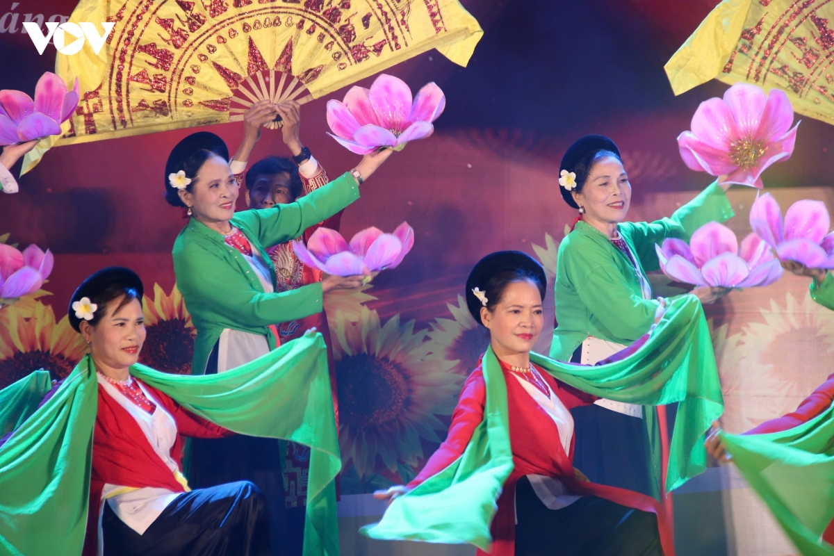 Dem nghe thuat mau co toi yeu chao mung bau cu dai bieu quoc hoi khoa xvi hinh anh 8