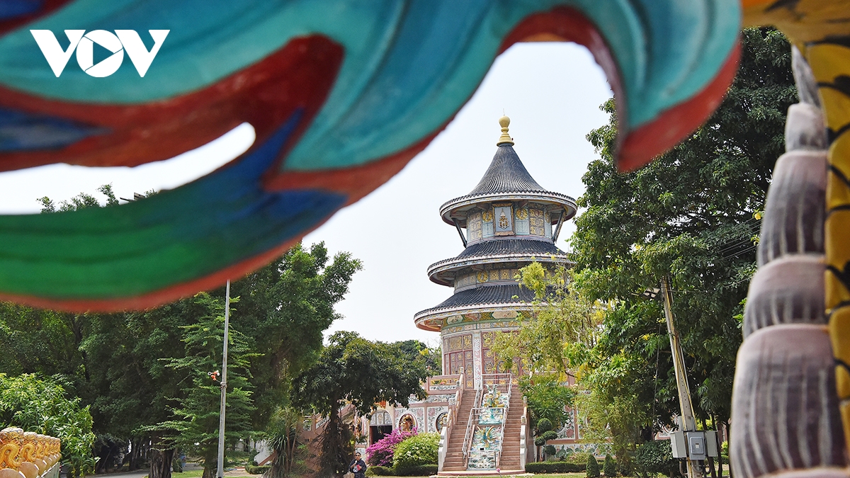 khanh tho - ngoi chua viet doc dao tai tinh kanchanaburi thai lan hinh anh 17