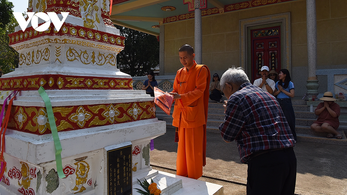 khanh tho - ngoi chua viet doc dao tai tinh kanchanaburi thai lan hinh anh 19