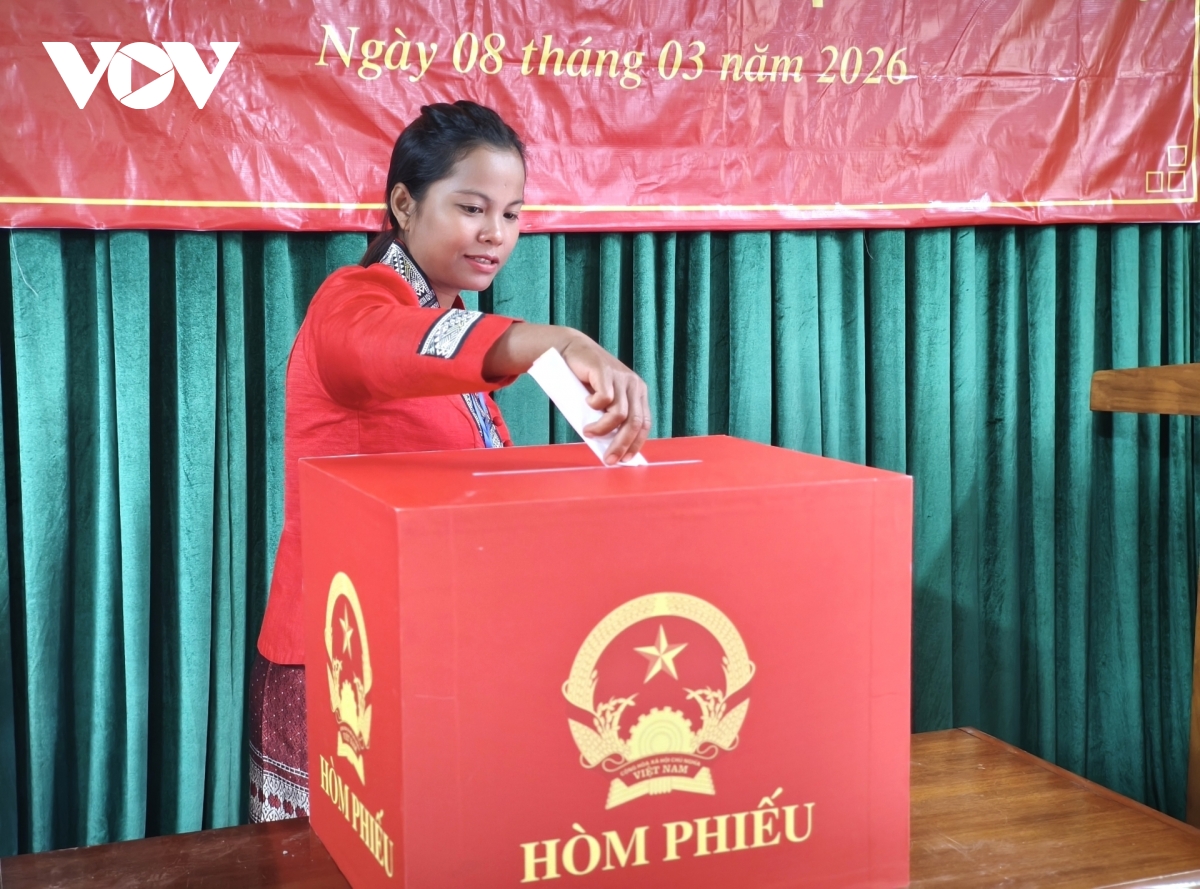 Băng rừng, vượt thác Tam Lu đi bầu cử sớm ở xã Trường Sơn, Quảng Trị