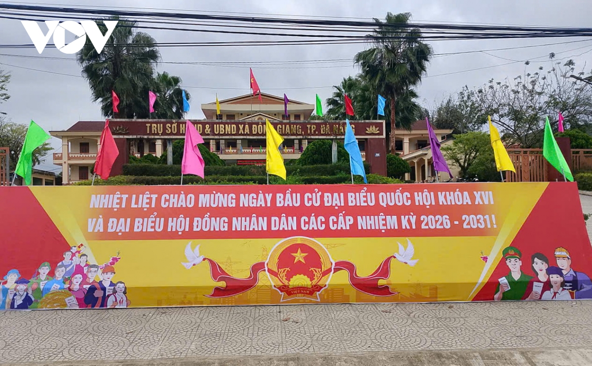 Dong bao co tu o mien nui Da nang hao huc doi ngay bau cu hinh anh 1