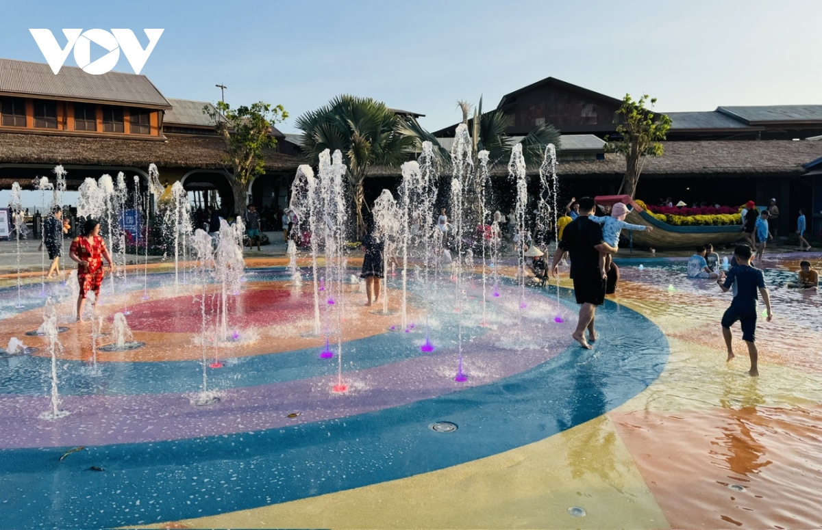 cong vien nuoc dat ky luc the gioi tai vung tau uu dai cho sinh vien hinh anh 1