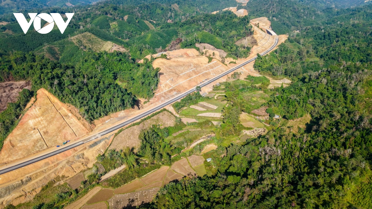 cong truong thi cong cao toc xoay xo giua con sot khan hiem nhien lieu hinh anh 5