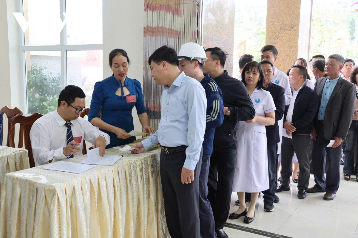 can bo chien si, cu tri nhieu dia phuong no nuc di bau cu som hinh anh 6