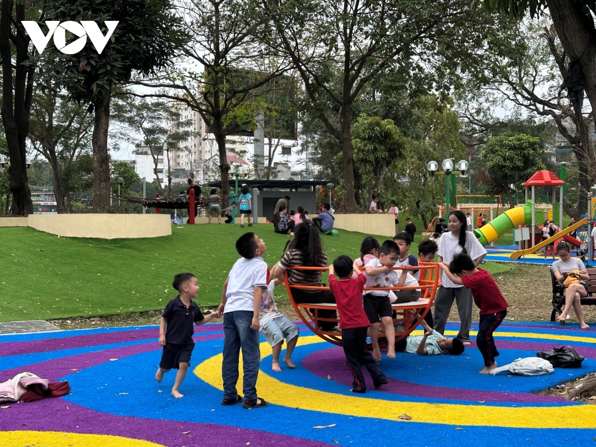 Công viên ở Hà Nội “thay áo mới”, mở lối cho nhịp sống xanh