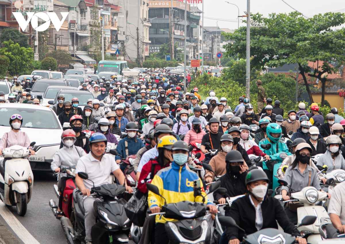 cau chuong duong ket cung sang dau tuan khi tam cam xe qua cau long bien hinh anh 4