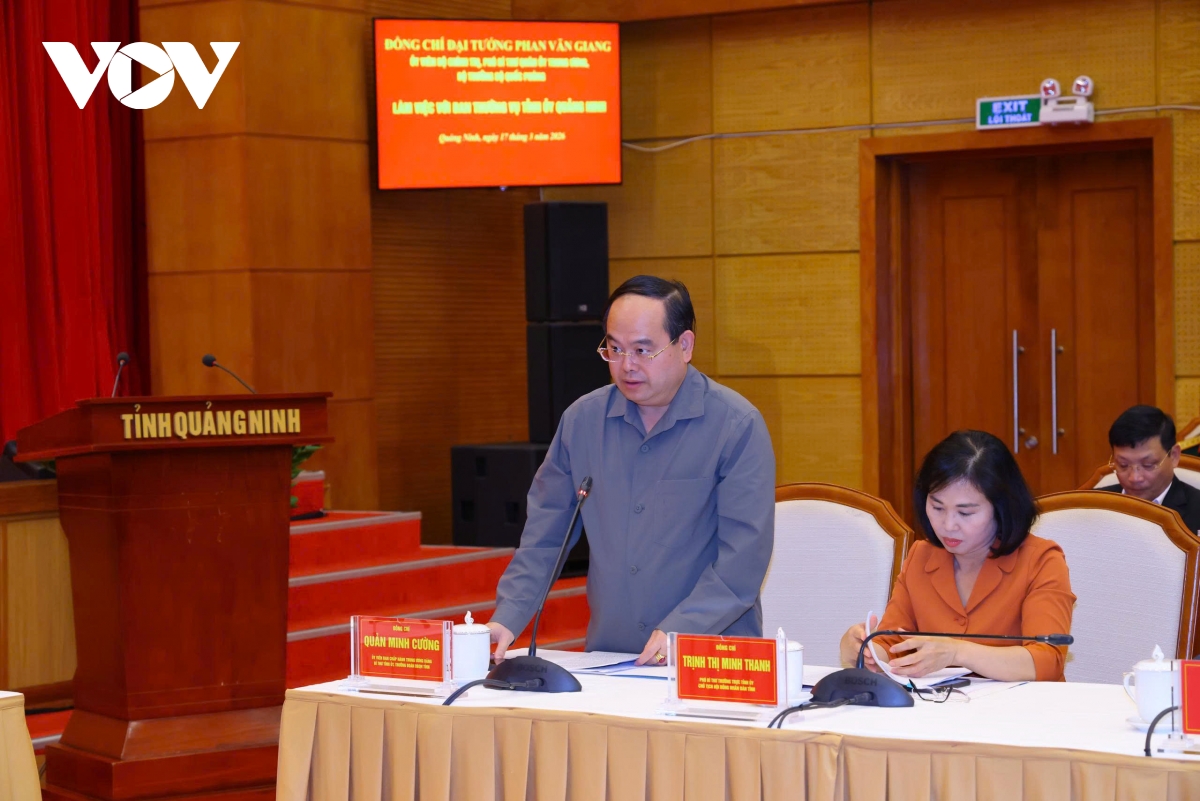 Dai tuong phan van giang lam viec voi ban thuong vu tinh uy quang ninh hinh anh 3