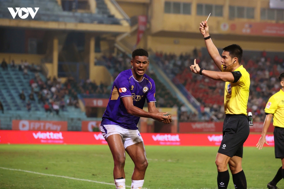 ha noi fc tra gia dat sau tran thua the cong viettel o vong 14 v-league hinh anh 2