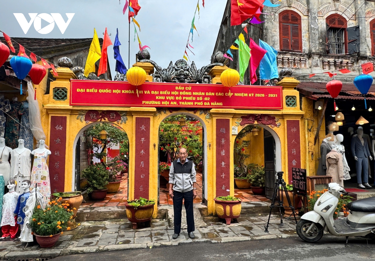 Cử tri người Hoa và đồng bào có đạo ở Hội An hướng về ngày bầu cử