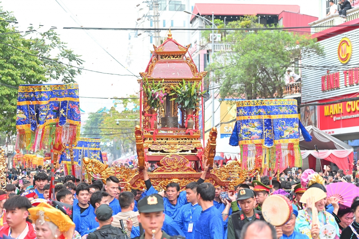 lang son don hon 1 trieu luot khach dip le hoi den ky cung - ta phu nam 2026 hinh anh 11