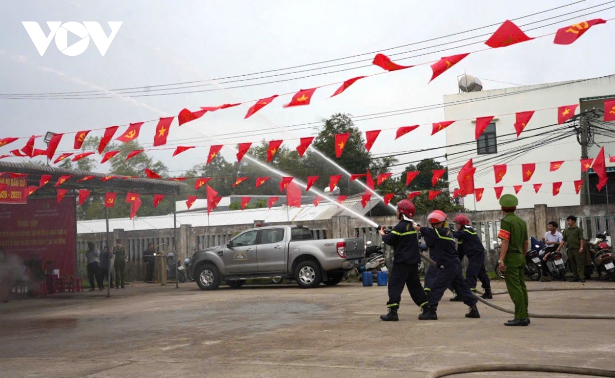 truoc ngay bau cu o vung cong nghiep dung quat hinh anh 1