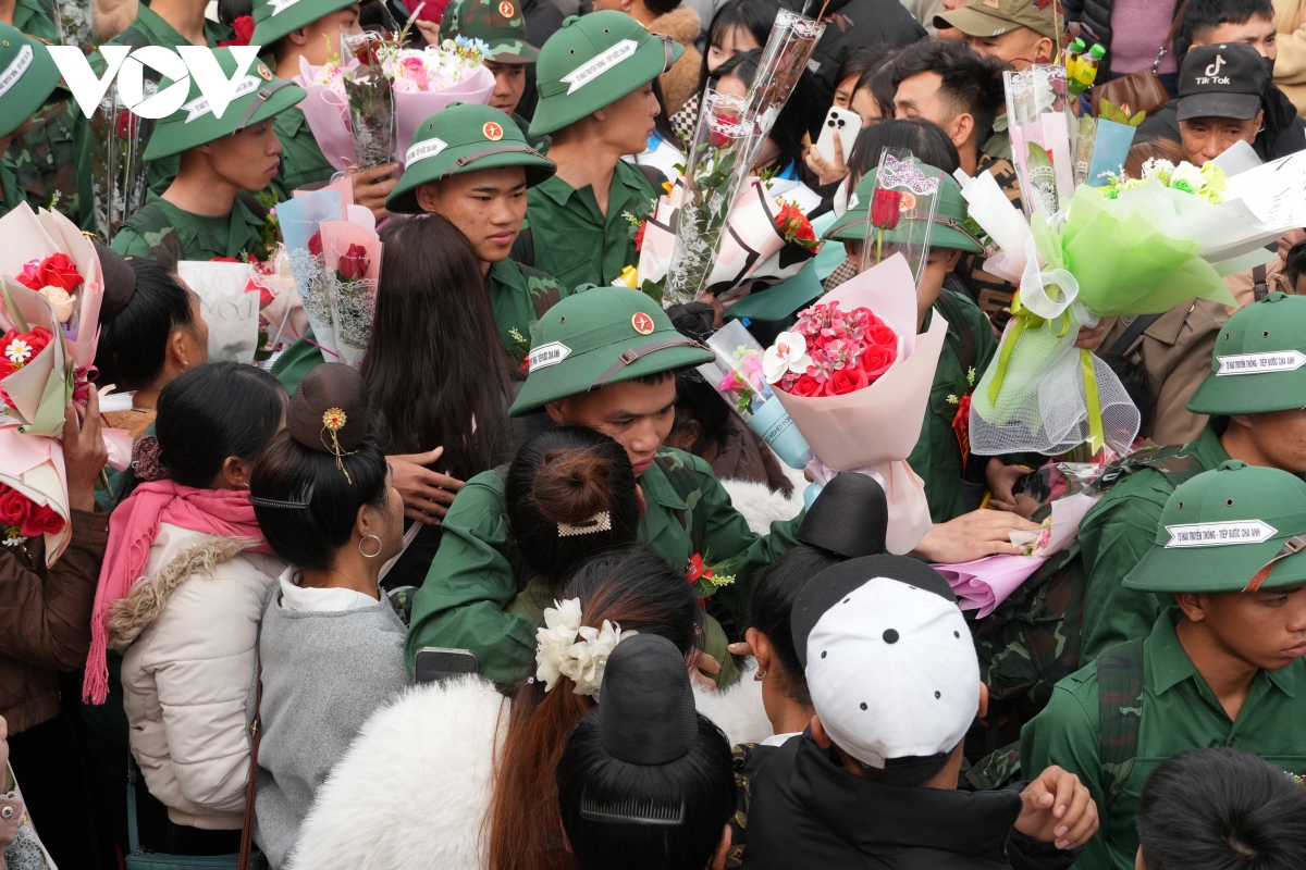 gan 3.300 thanh nien Dien bien, son la no nuc len duong nhap ngu hinh anh 6