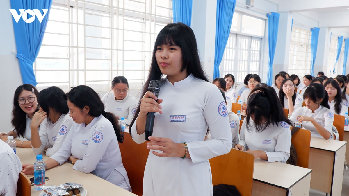 nu thanh nien tp.hcm, tu bo ngo den trach nhiem voi la phieu dau doi hinh anh 4