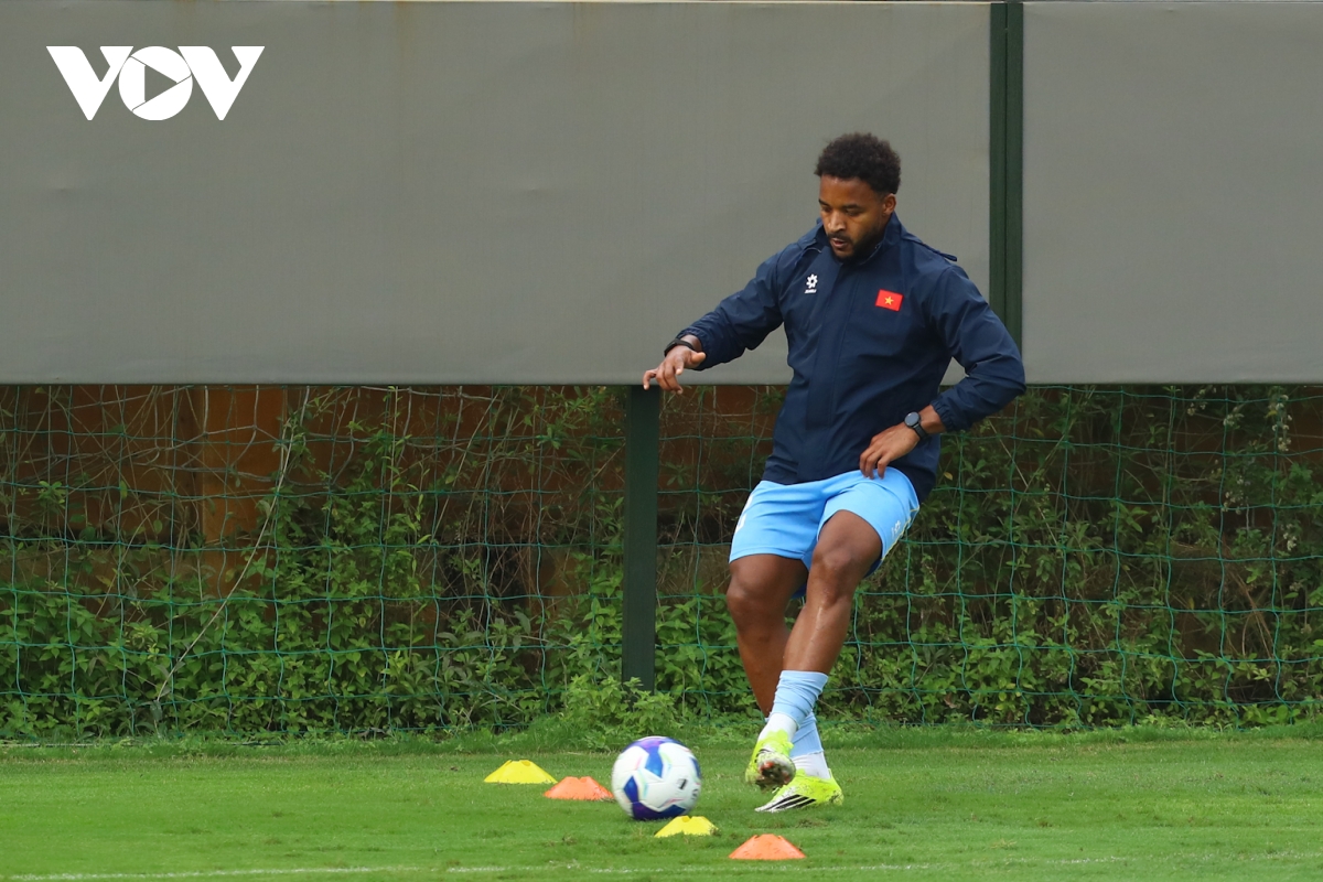 hlv kim sang sik yeu cau var trong buoi tap cua Dt viet nam hinh anh 4