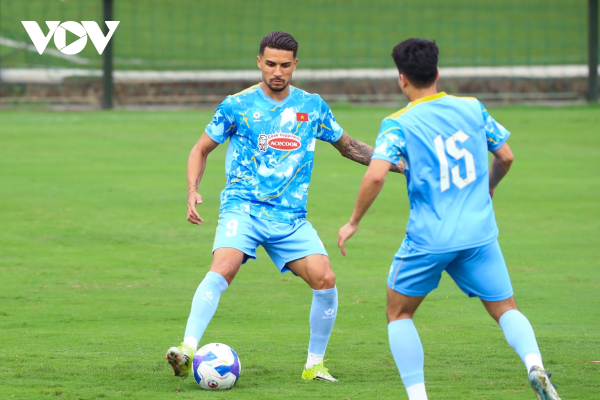 hlv kim sang sik yeu cau var trong buoi tap cua Dt viet nam hinh anh 8