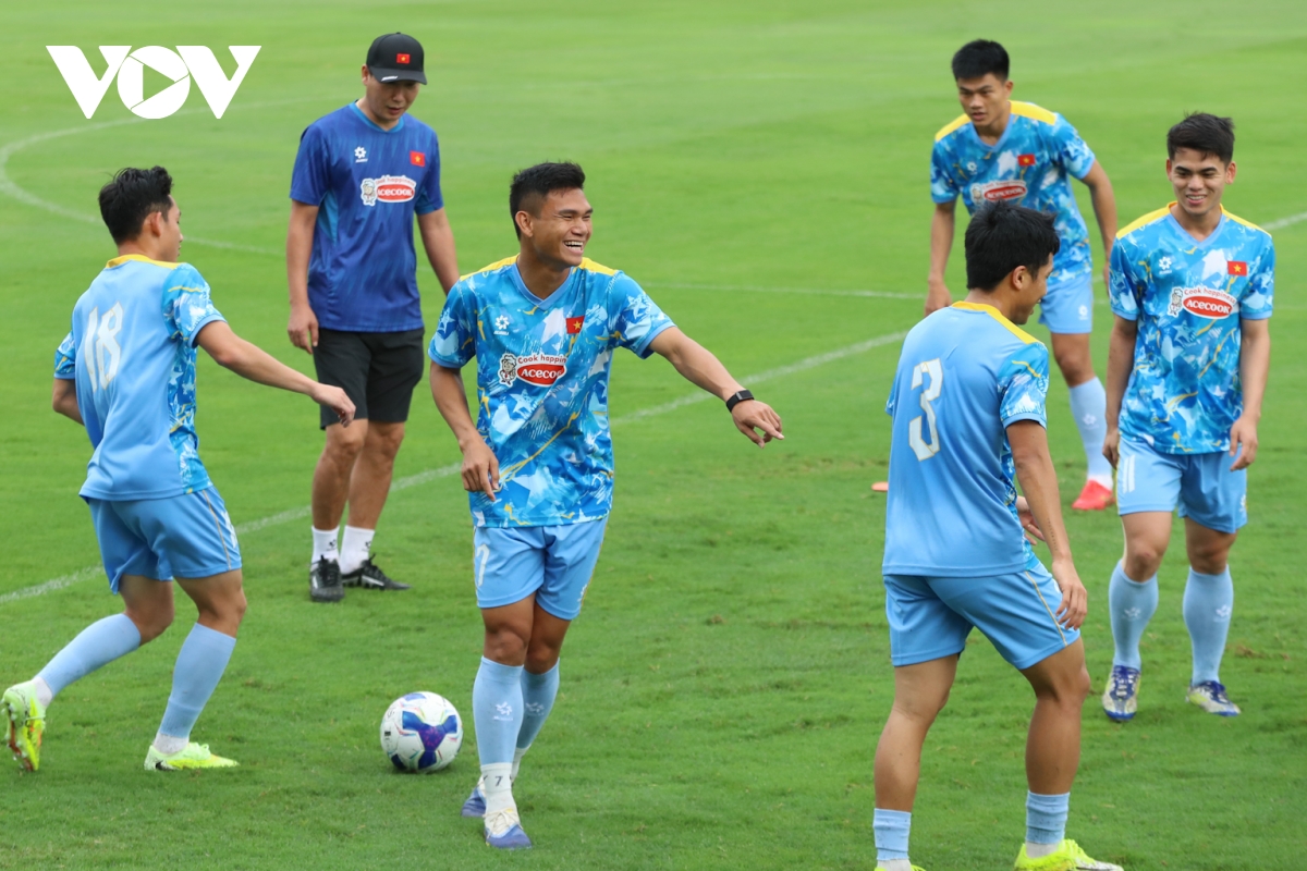 hlv kim sang sik yeu cau var trong buoi tap cua Dt viet nam hinh anh 10