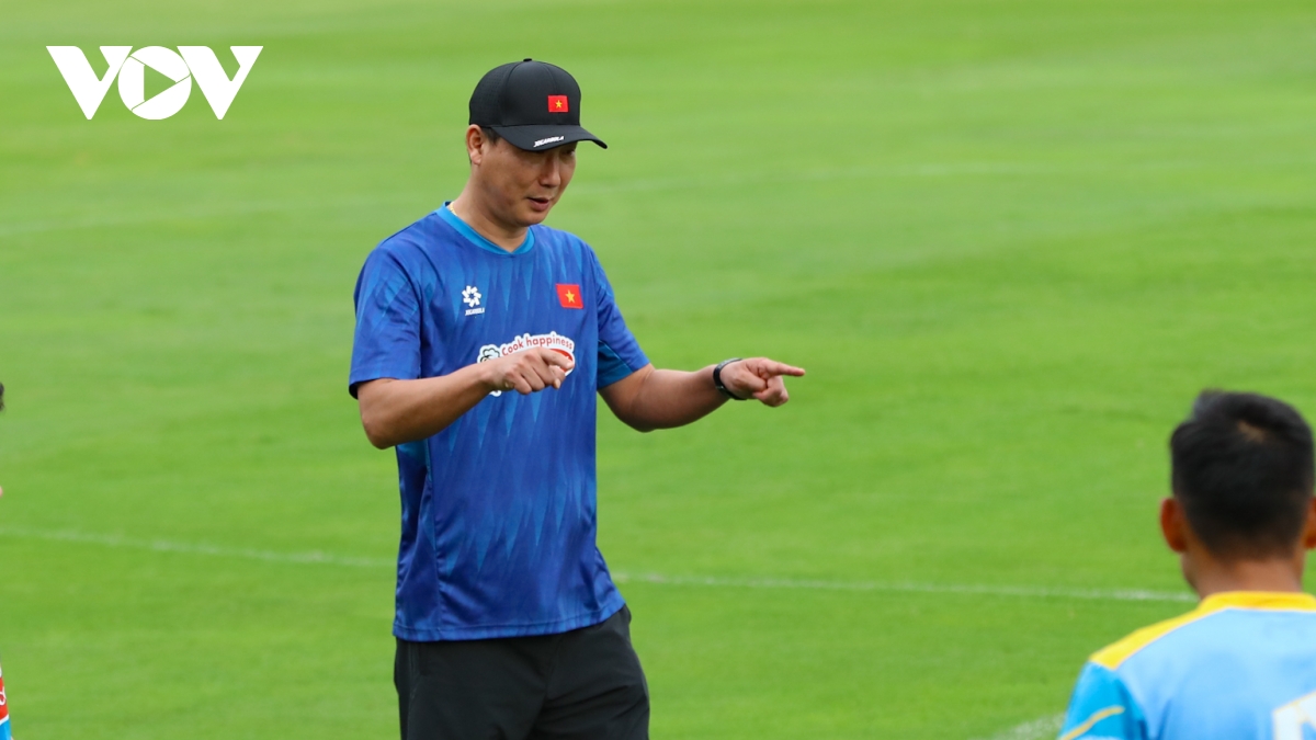 HLV Kim Sang Sik yêu cầu VAR trong buổi tập của ĐT Việt Nam