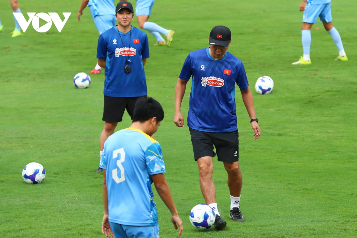 hlv kim sang sik yeu cau var trong buoi tap cua Dt viet nam hinh anh 9