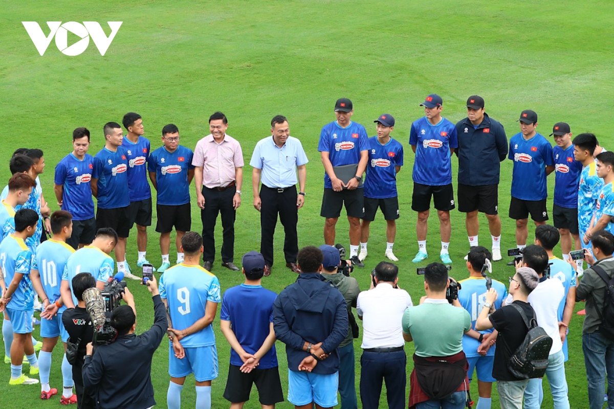 hlv kim sang sik yeu cau var trong buoi tap cua Dt viet nam hinh anh 1