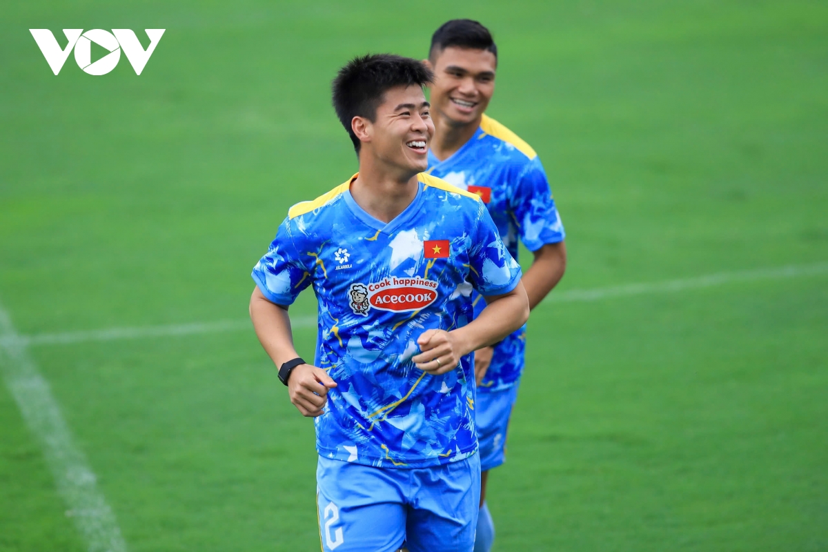 hoan canh trai nguoc cua hoang hen va xuan son trong ngay hoi quan Dt viet nam hinh anh 2