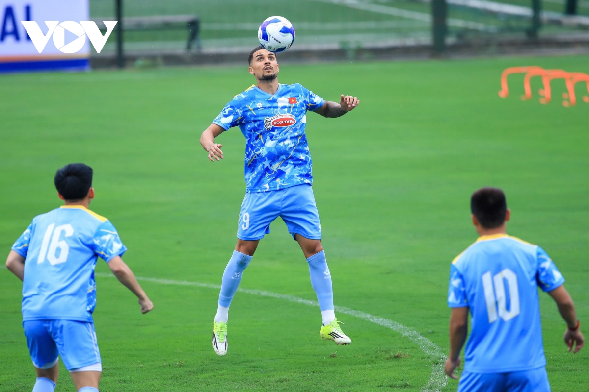 hoan canh trai nguoc cua hoang hen va xuan son trong ngay hoi quan Dt viet nam hinh anh 4