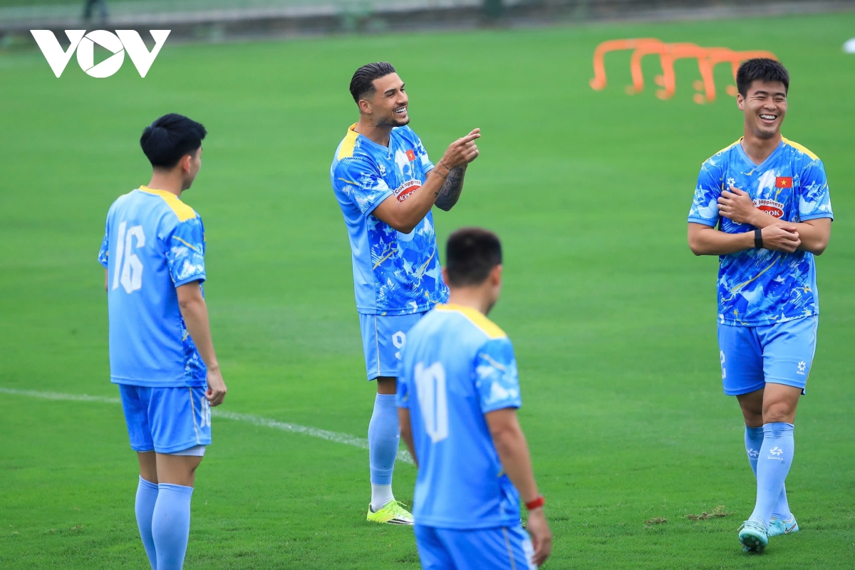 hoan canh trai nguoc cua hoang hen va xuan son trong ngay hoi quan Dt viet nam hinh anh 5