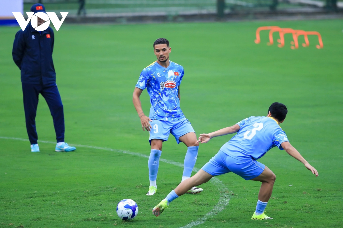 hoan canh trai nguoc cua hoang hen va xuan son trong ngay hoi quan Dt viet nam hinh anh 6