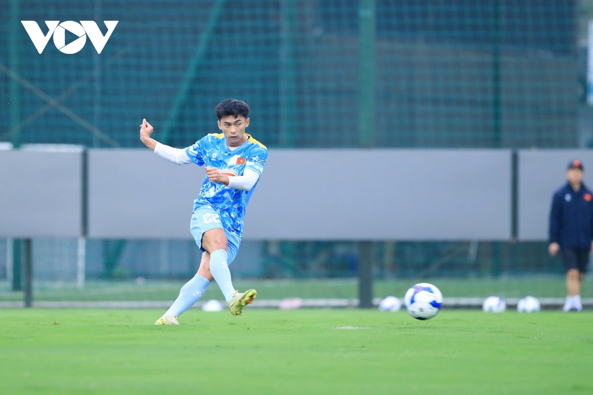 hoan canh trai nguoc cua hoang hen va xuan son trong ngay hoi quan Dt viet nam hinh anh 13