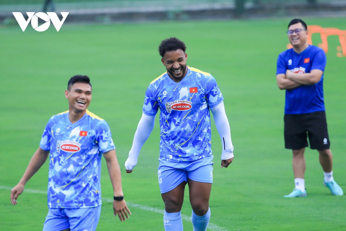 hoan canh trai nguoc cua hoang hen va xuan son trong ngay hoi quan Dt viet nam hinh anh 8