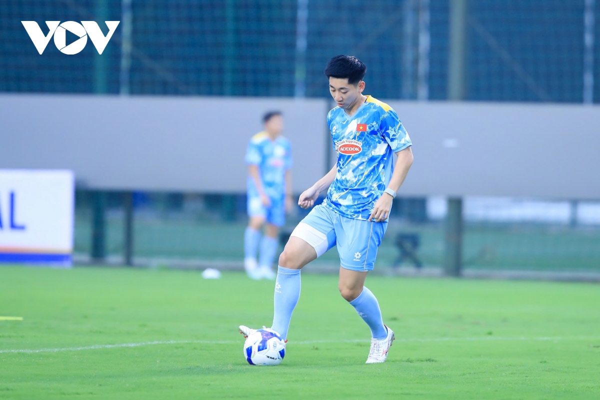 hoan canh trai nguoc cua hoang hen va xuan son trong ngay hoi quan Dt viet nam hinh anh 11