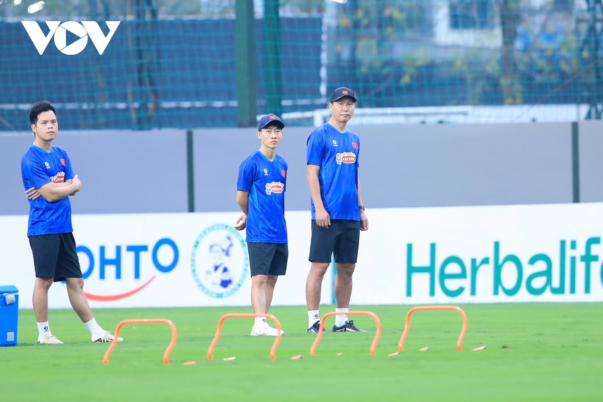 hoan canh trai nguoc cua hoang hen va xuan son trong ngay hoi quan Dt viet nam hinh anh 3