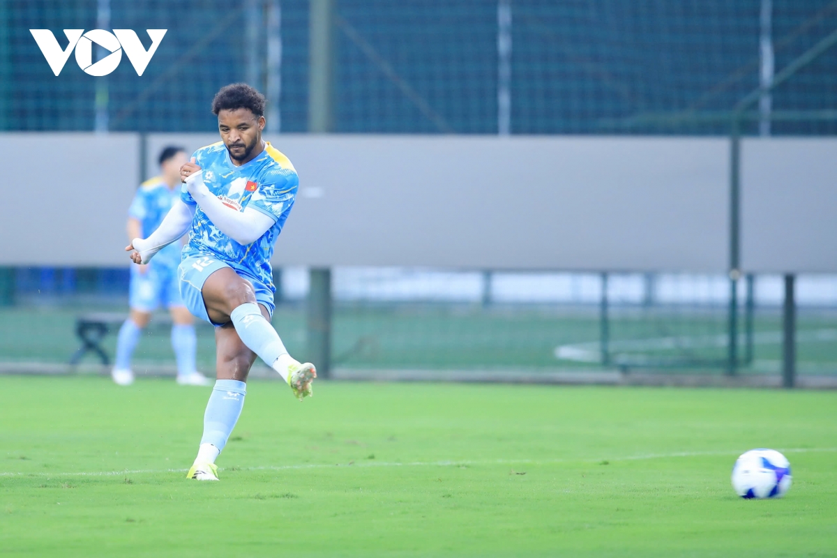 hoan canh trai nguoc cua hoang hen va xuan son trong ngay hoi quan Dt viet nam hinh anh 9