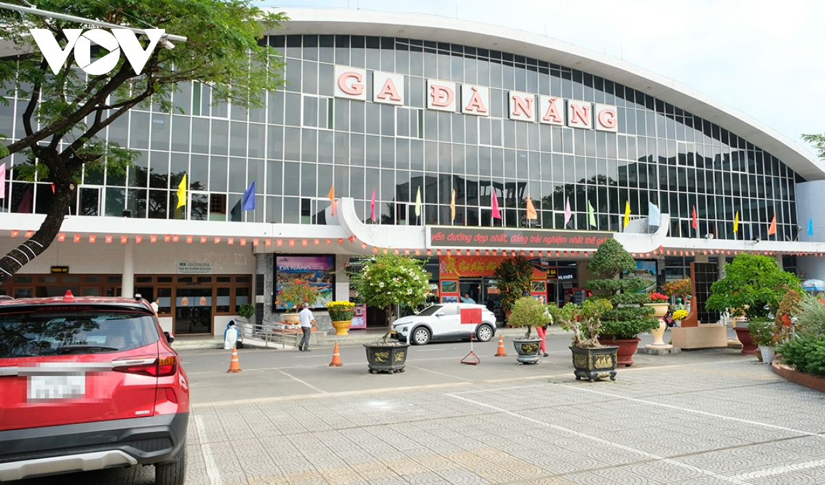 Đường sắt Bắc Nam đã thông tuyến sau sự cố đường ray bị gãy đoạn qua đèo Hải Vân