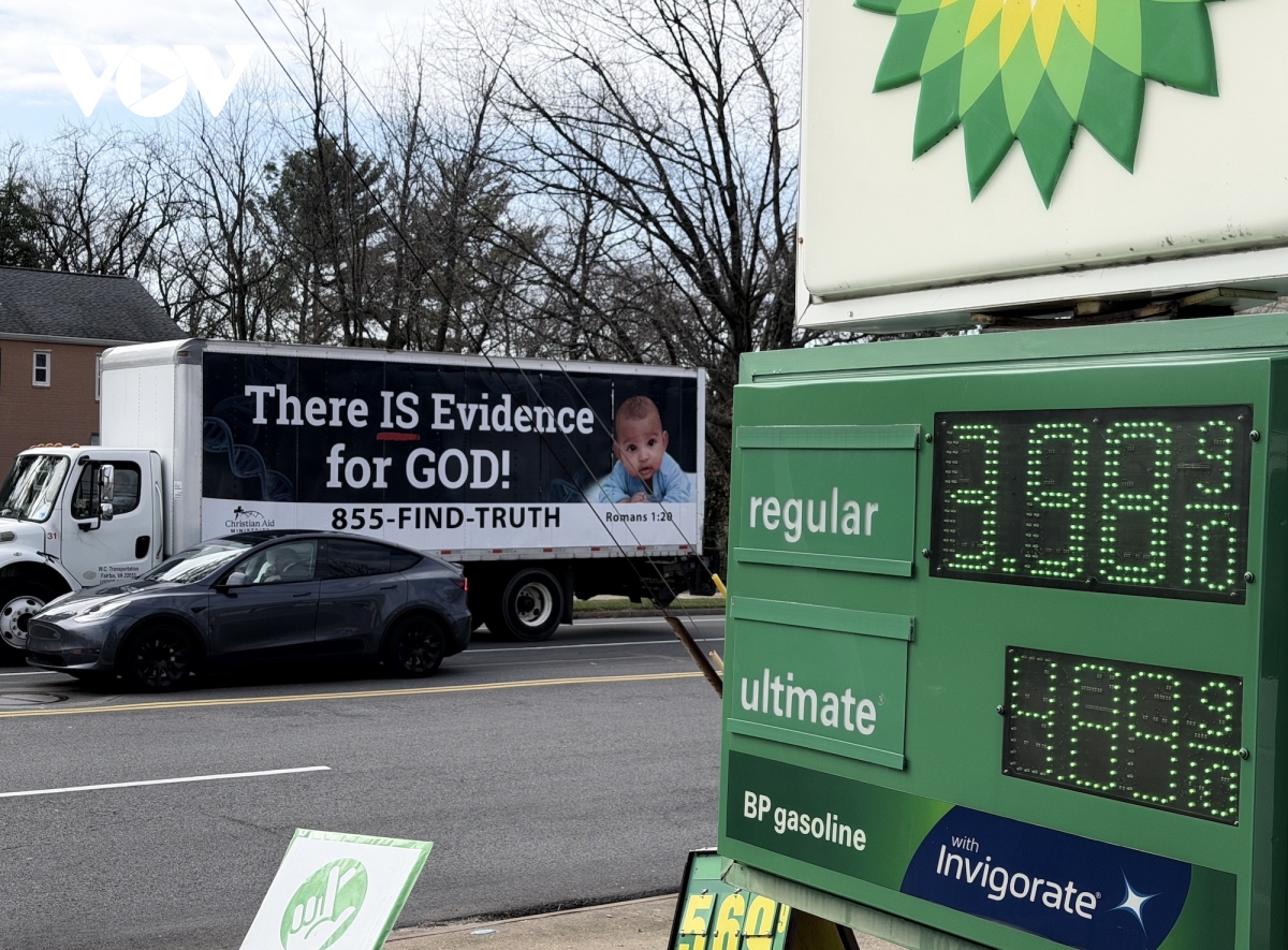 gia xang tang vot sau canh bao cung ran cua ong trump nham vao mo khi dot iran hinh anh 1