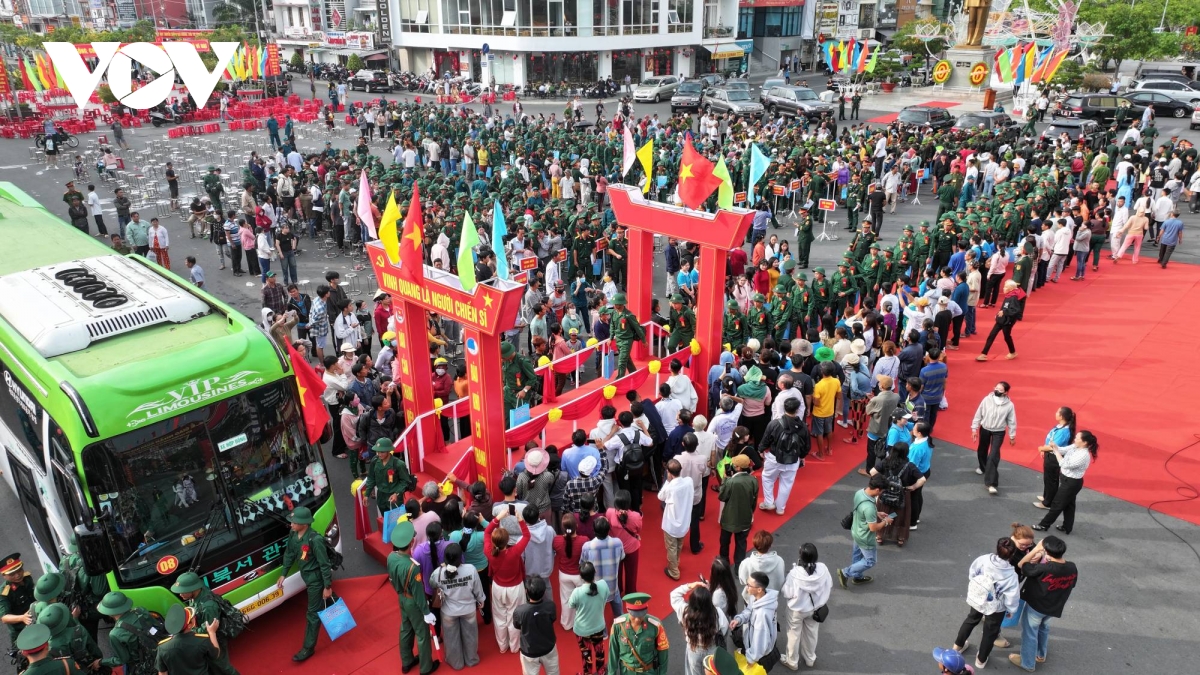 tuoi tre ca nuoc no nuc len duong nhap ngu hinh anh 36