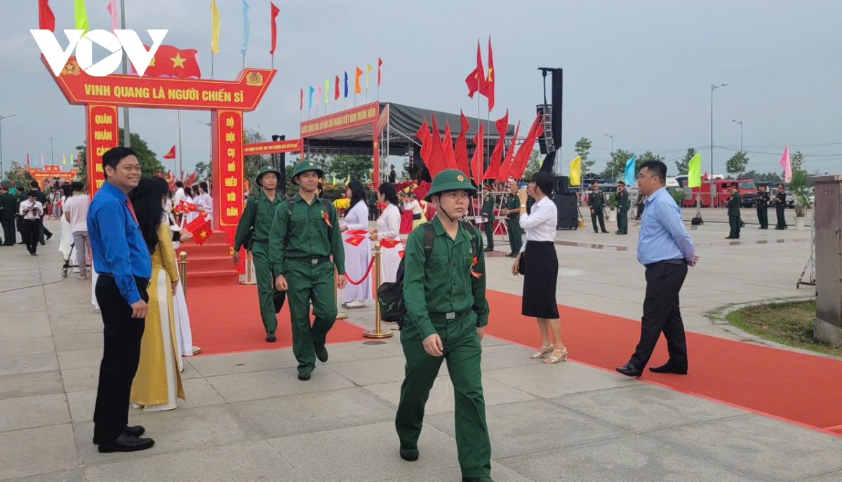 tuoi tre ca nuoc no nuc len duong nhap ngu hinh anh 40