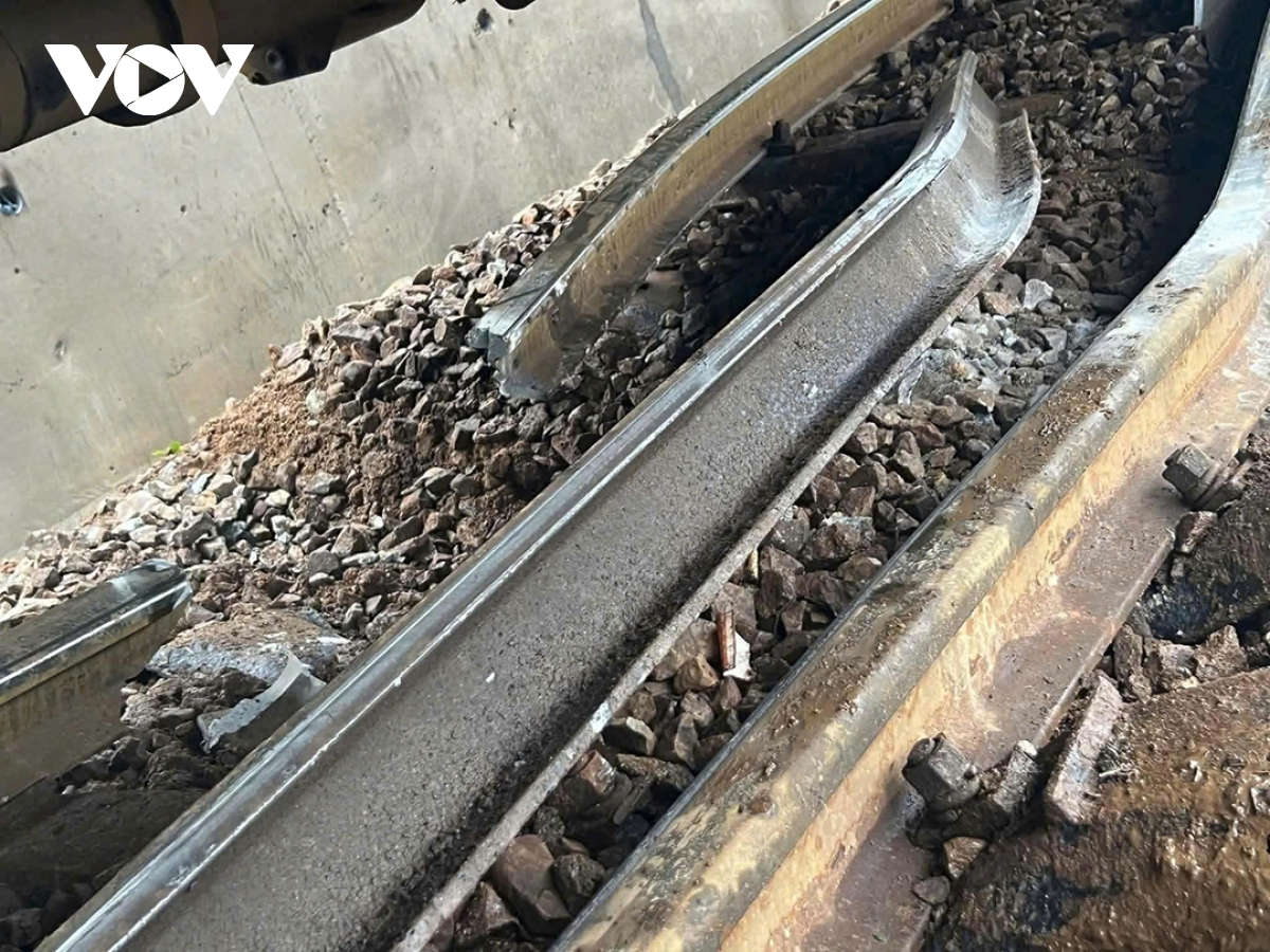 Duong sat bac nam da thong tuyen sau su co duong ray bi gay doan qua deo hai van hinh anh 2