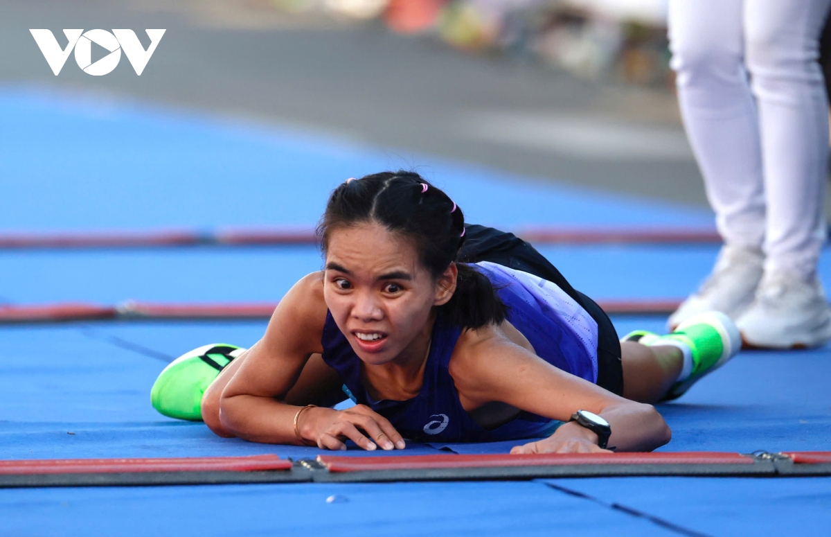 Hình ảnh xúc động nhất Tiền Phong Marathon 2026 gọi tên Ngọc Hoa