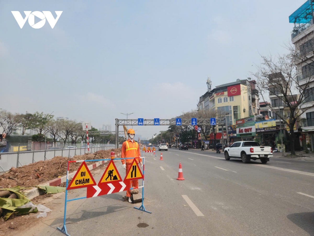 ha noi rao chan hang loat tuyen pho, nguoi dan can luu y lo trinh di chuyen hinh anh 1